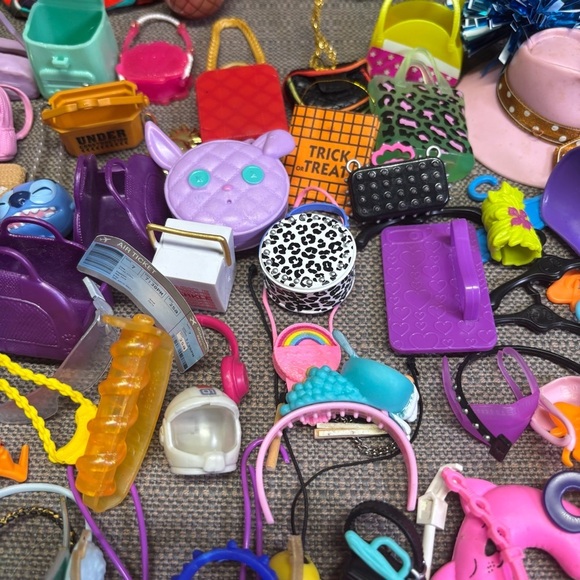 Huge lot of Barbie & Rainbow High Accessories Purses Sunglasses Headbands etc. - Picture 4 of 8